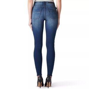 Rock & Republic® Kashmiere Midrise Skinny Jeans $88MSRP